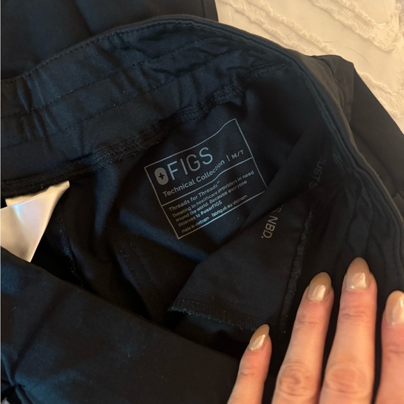 Used FIGS uniforms x4 (Black, pink, bright green, and orange) - Picture 4 of 7